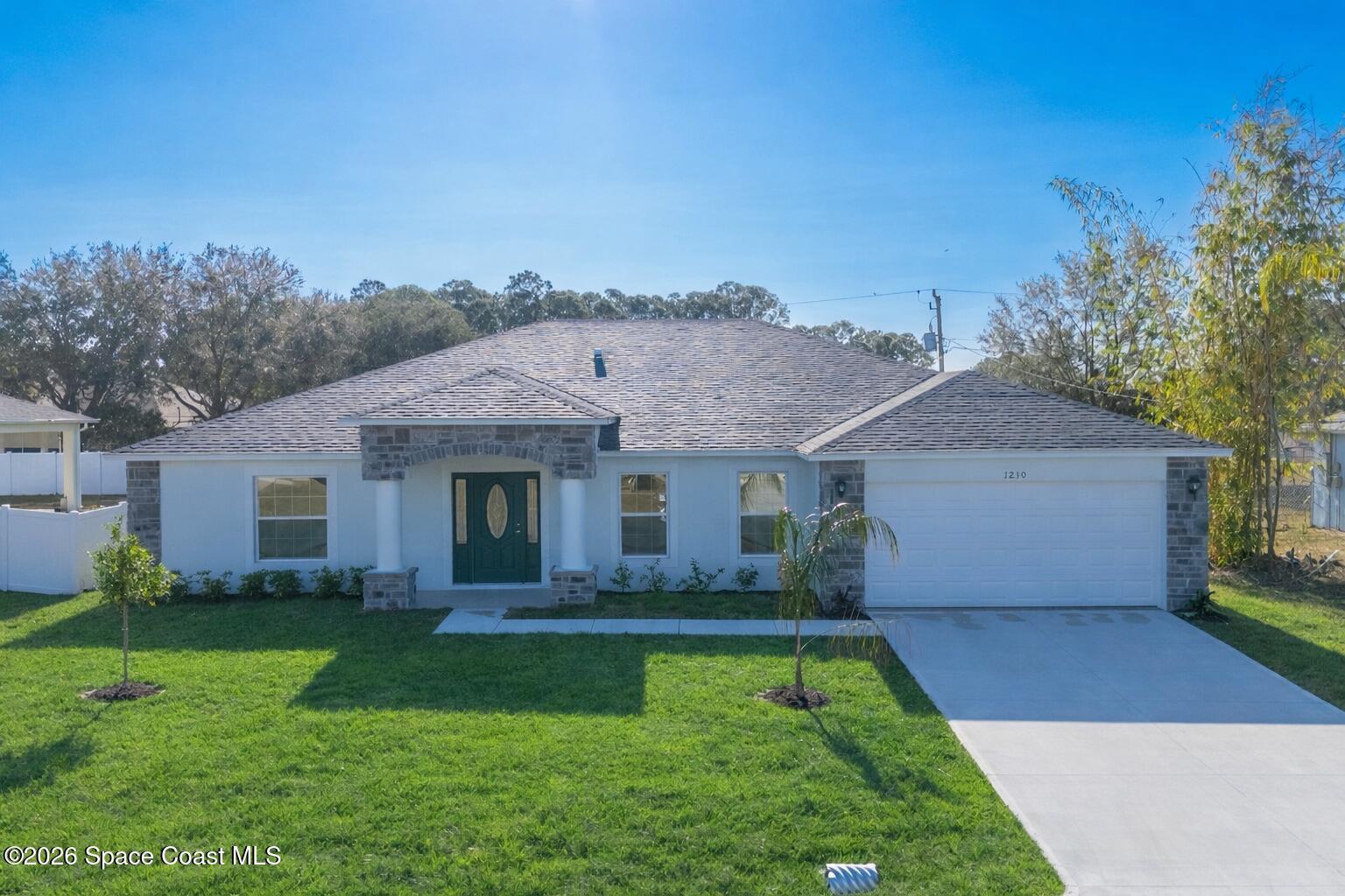 Spacious, Fully Upgraded, Must see!