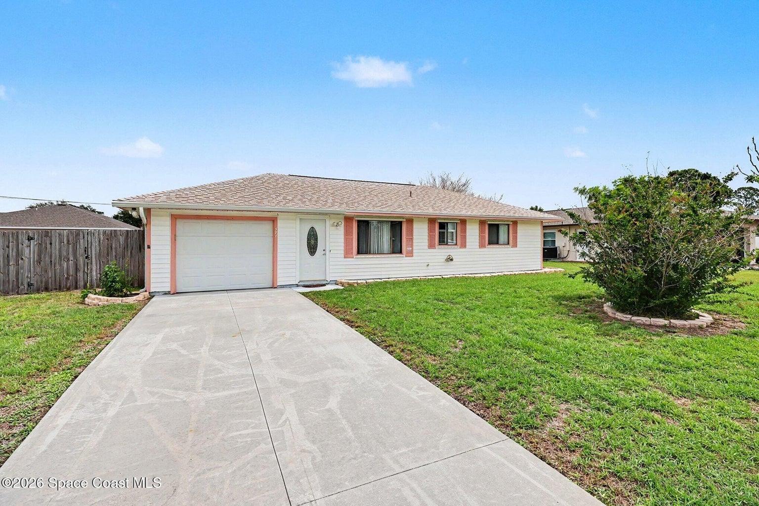 571 Firestone Street NE, Palm Bay, FL, 32907