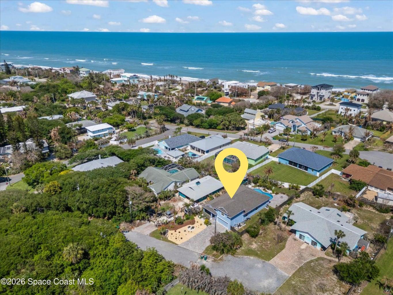 Beach access is only two blocks away! If you walk or ride your bike, there's a shortcut path. There's parking at the access for cars and golf carts.