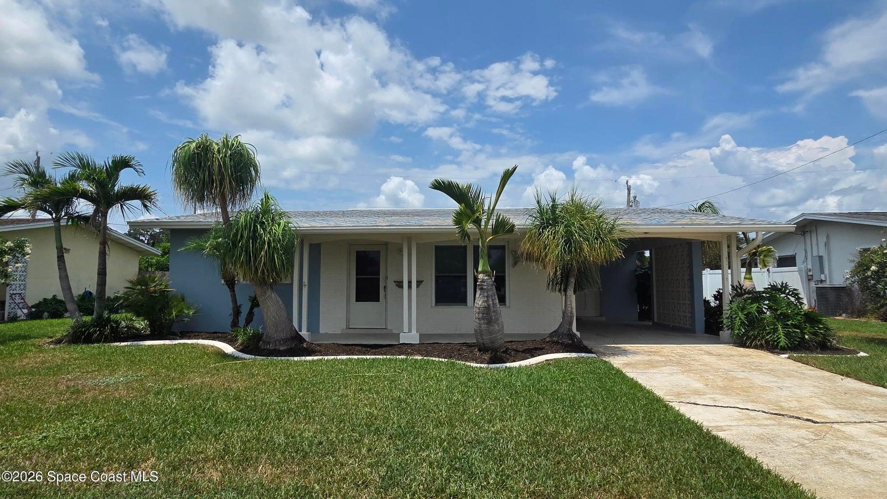 854 IROQUOIS-PERFECT LOCATION!