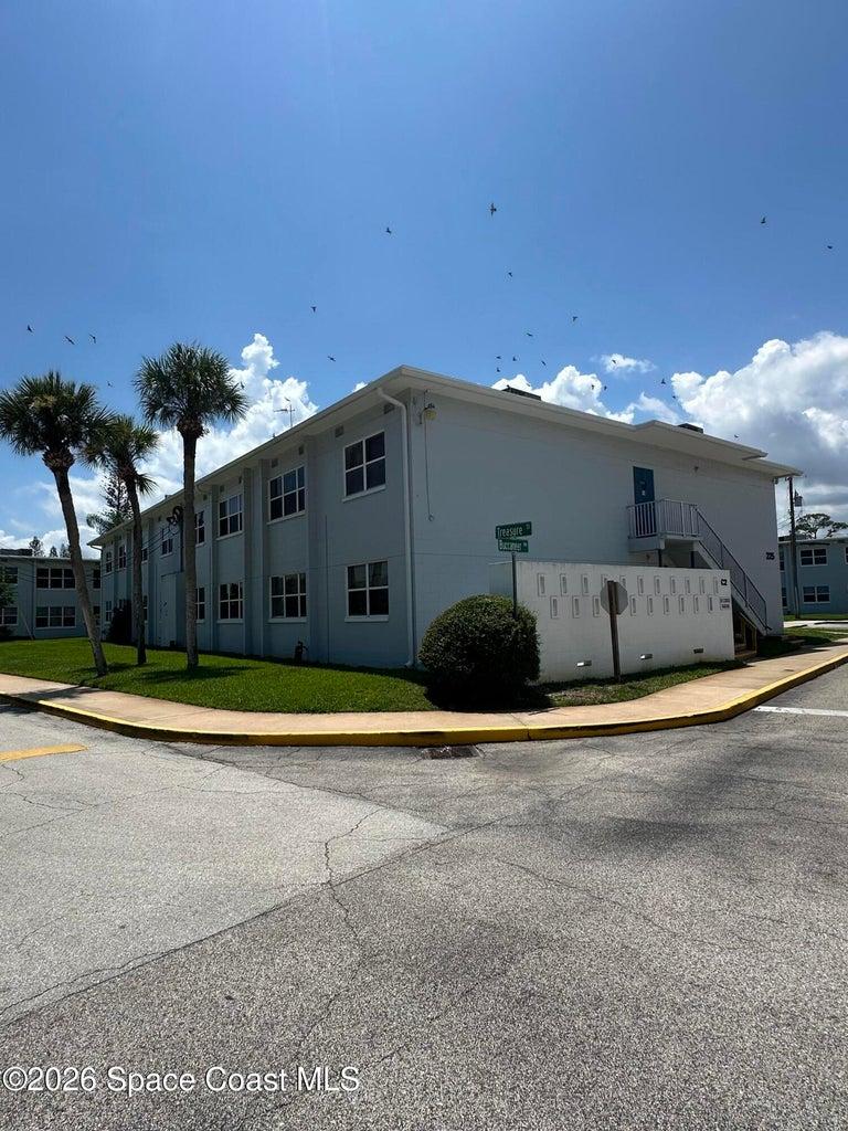 225 Buccaneer Avenue C2-102, Merritt Island, FL, 32952