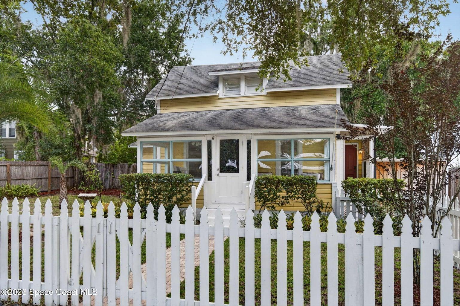 834 N Alexander Street, Mount Dora, FL, 32757