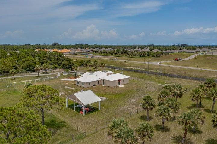 4715 Blossom Ridge Place, Grant, FL, 32949 photo 9
