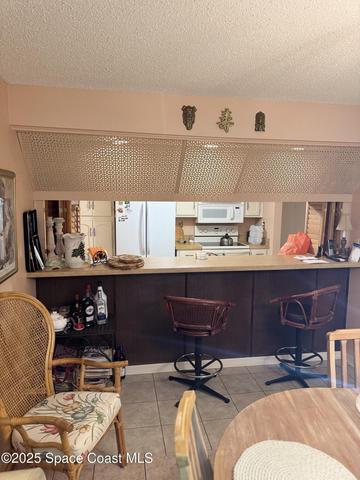 Dining and breakfast bar