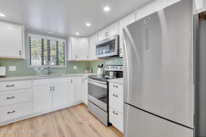 7101 Ridgewood Avenue 104, Cape Canaveral, FL, 32920 photo 5