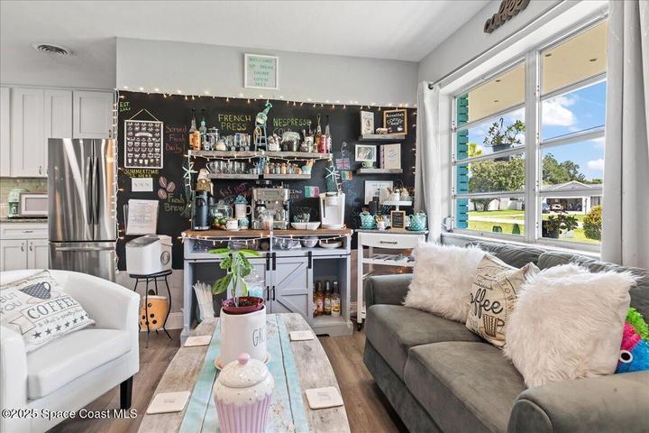 sitting area w/ coffee bar