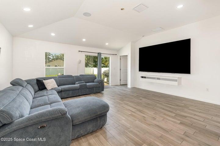 1534 Pine Street, Orlando, FL, 32824 photo 9