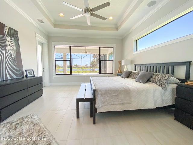 mages shown are of a completed model home and are for illustrative purposes only. This to-be-built home can be customized to f