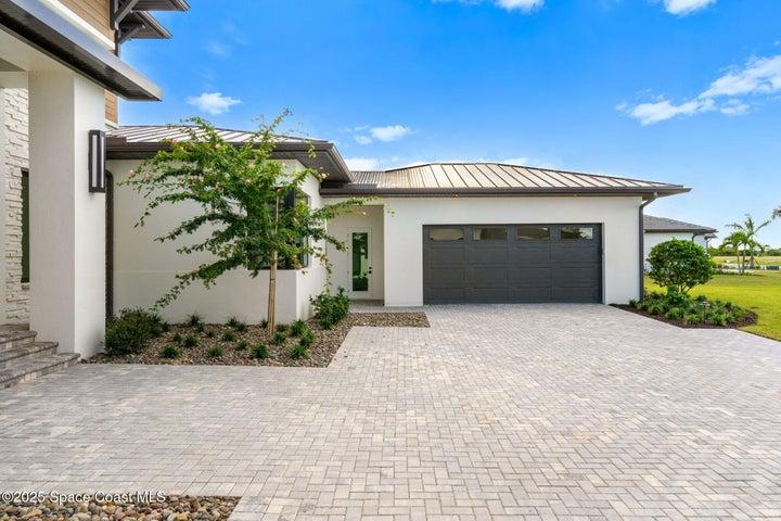 Detached Garage