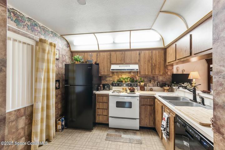 313 La Paloma Lane, Titusville, FL, 32780 photo 4