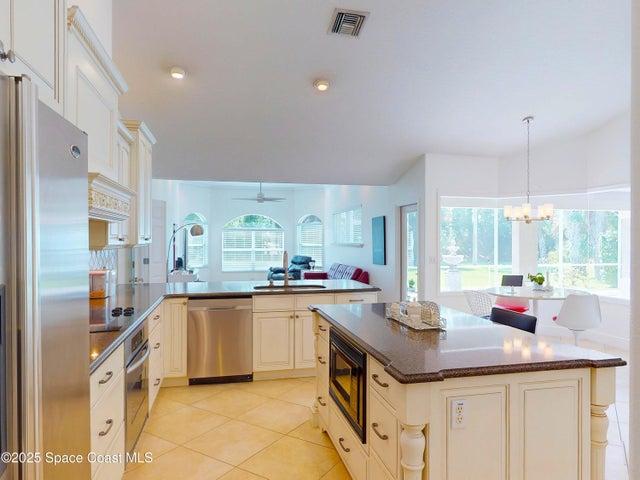 3886 Peacock Drive, Melbourne, 32904 photo 11