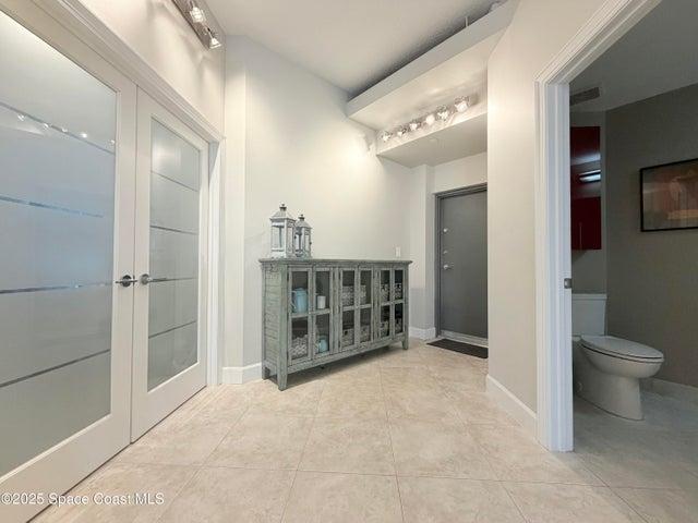 10' ceilings