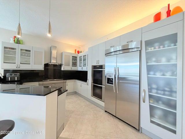 10' ceilings