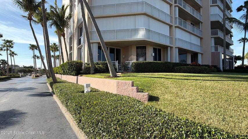 5-6' elevated apartment above ground