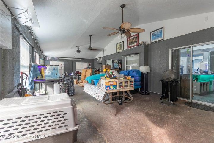 Bonus Room/Enclosed Patio