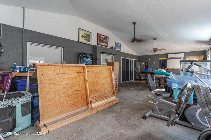 Bonus Room/Enclosed Patio