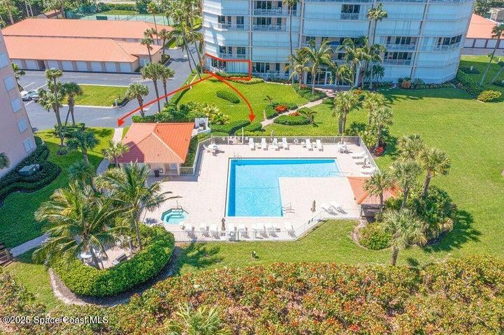 out to beach and pool, no steps