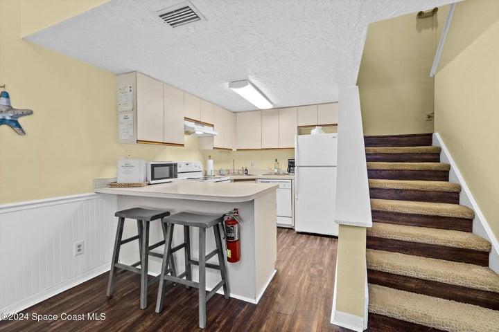 Eat-In Kitchen