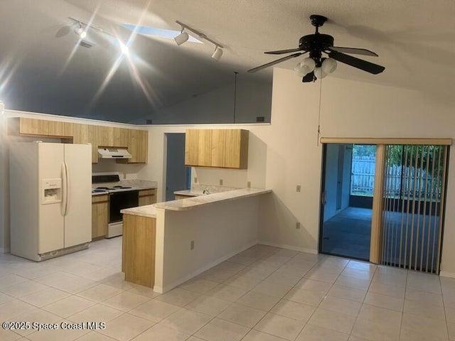 Kitchen dining