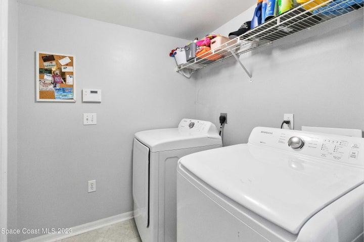 Laundry room with Washer and Dryer