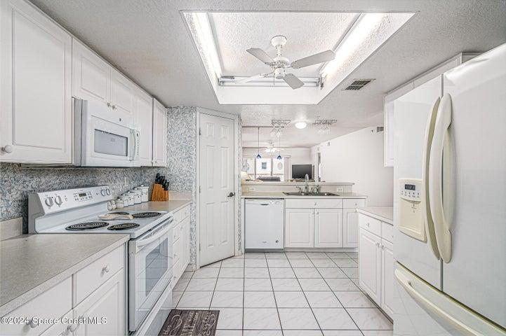 601 Shorewood Drive G402, Cape Canaveral, FL, 32920 photo 5