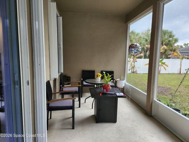 Lanai, Screened