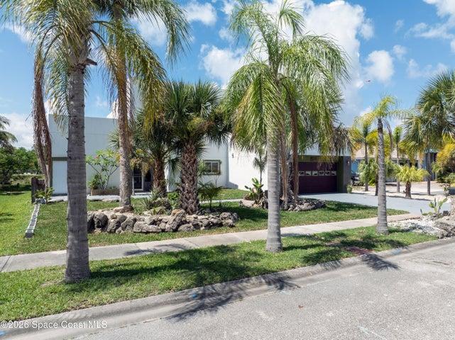 807 W Central Boulevard, Cape Canaveral, FL, 32920 photo 2