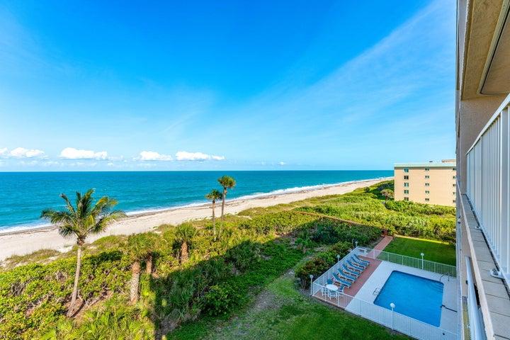 Beautiful pool & beach access