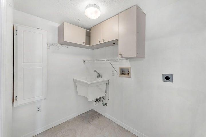 in unit Separate Laundry Room
