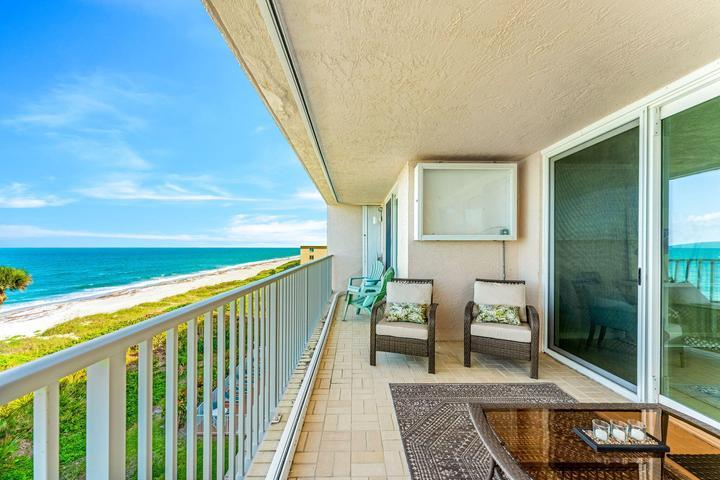 Spacious Balcony with views for Days!!!