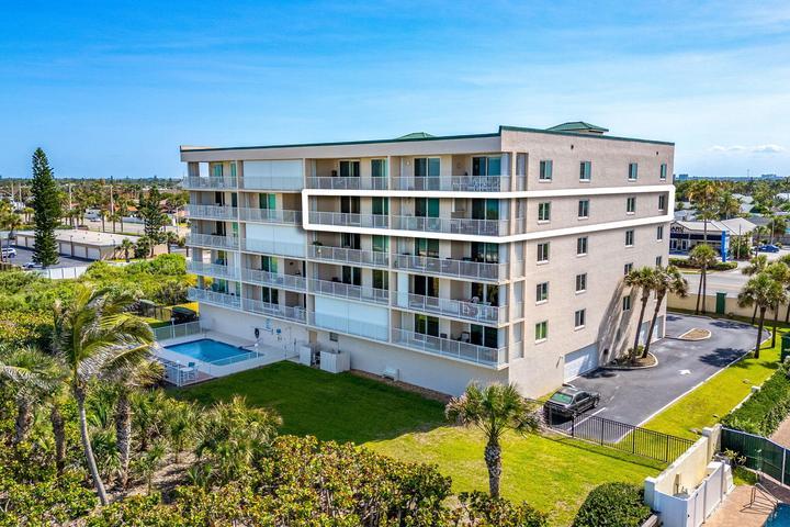 5th floor NE corner unit