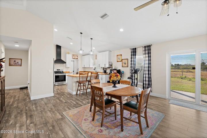 Off-Kitchen Dining