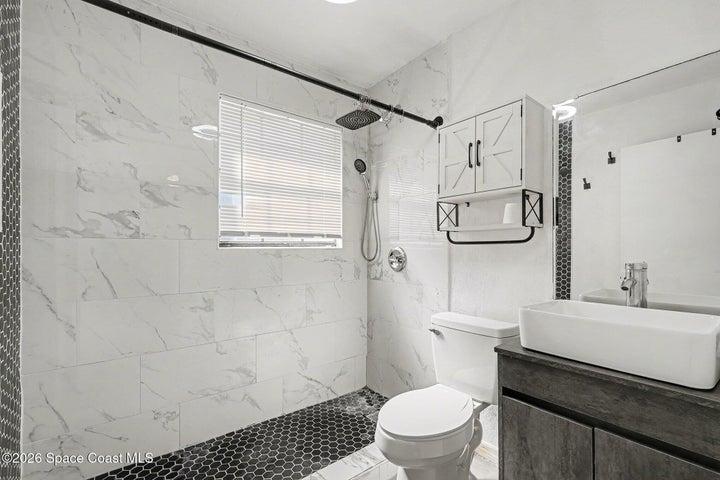 Full Bath 2