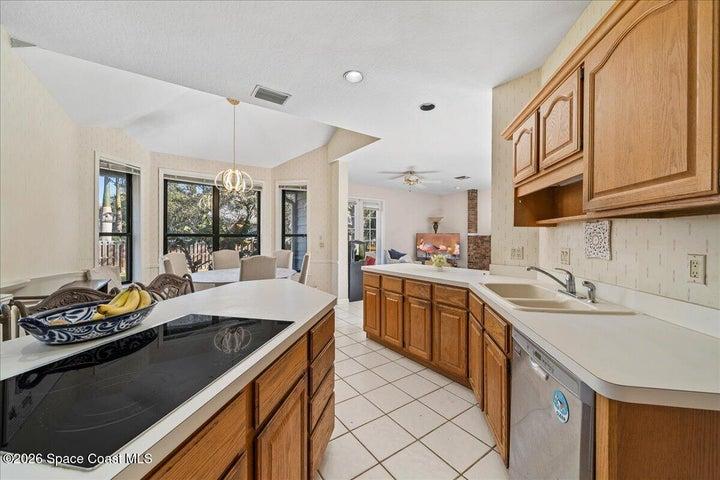 594 Hummingbird Drive, Indialantic, FL, 32903 photo 6