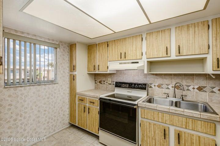 eat in kitchen area