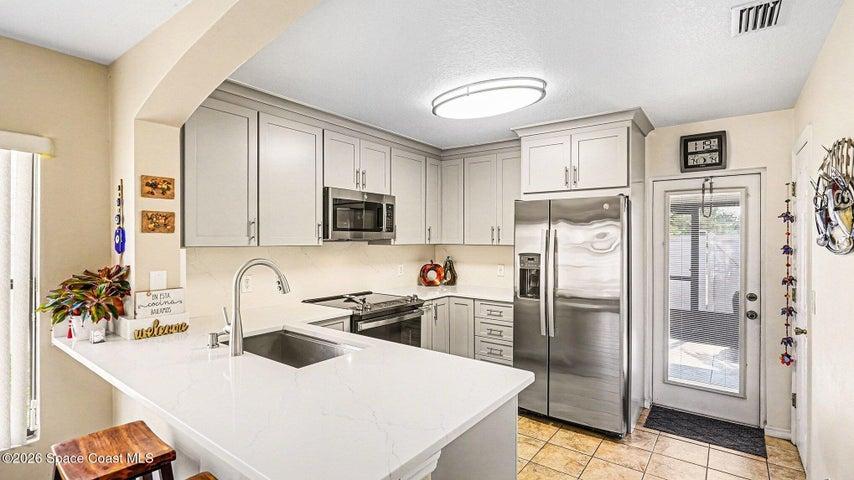 1010 Luminary Circle 101, Melbourne, FL, 32901 photo 3