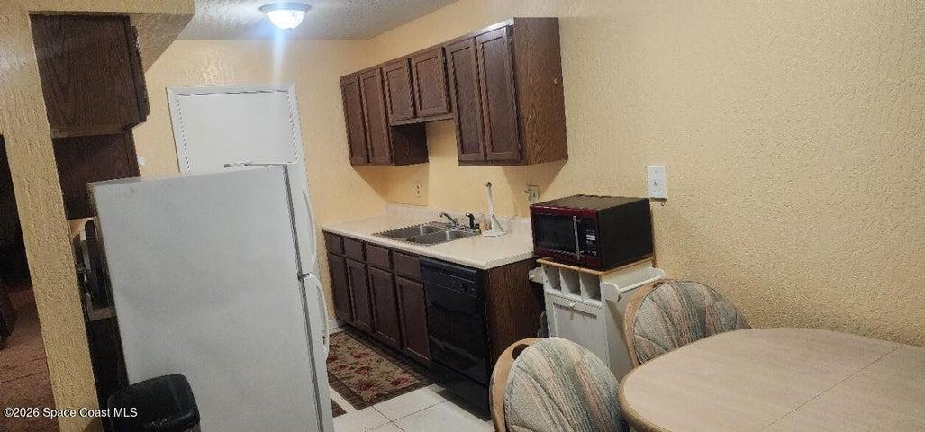 Kitchen /Dining Area
