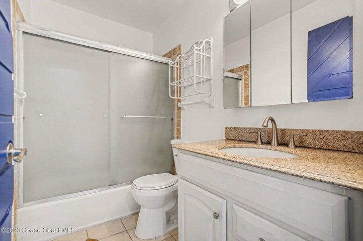 Upstairs full bath