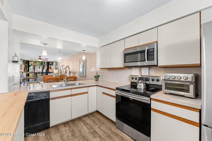 The breakfast bar connects the kitchen to the main living area and provides additional casual seating.