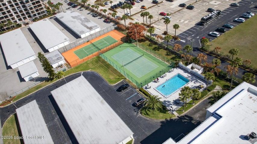 Pool & Tennis