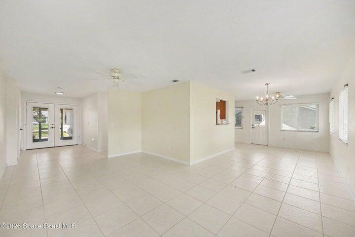 Living room/dining room