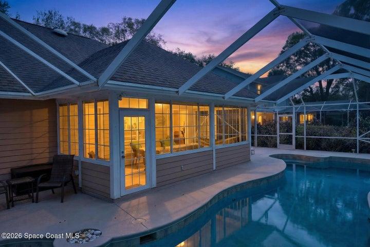 GORGEOUS POOL AND SUN ROOM TO ENJOY!