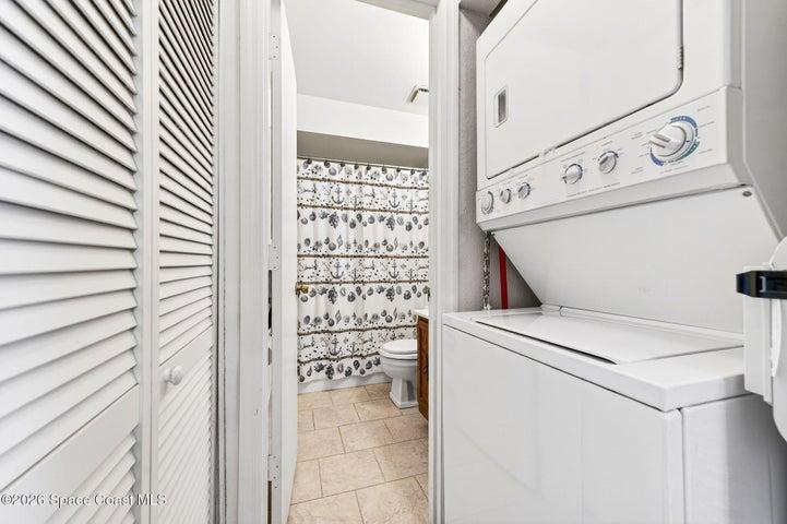 Convenient In-Unit Laundry Area. Washer/Dryer Convey!