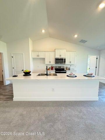 Kitchen w/ vaulted ceilings