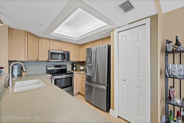 Expansive Breakfast Bar