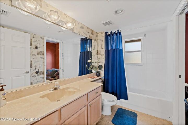 Tub with Shower