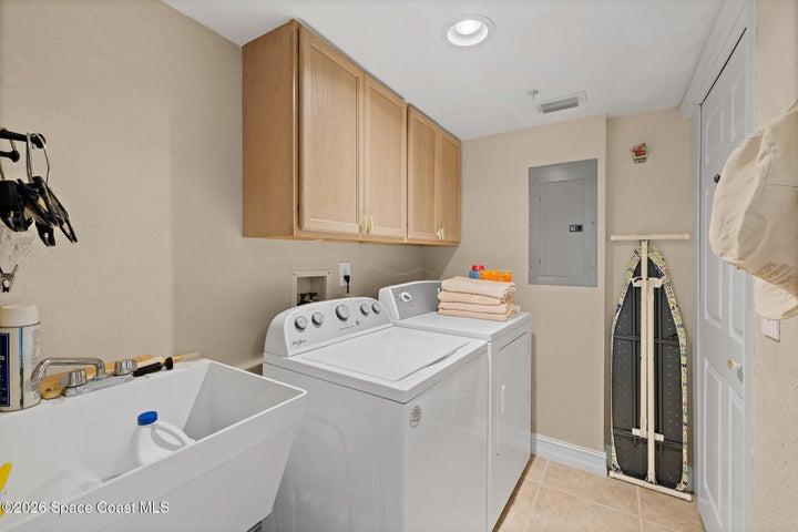 Convenient Sink & Storage