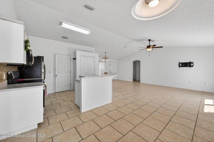 DINING AREA 2