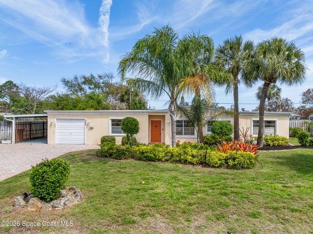 240 Avenida Central, Indialantic