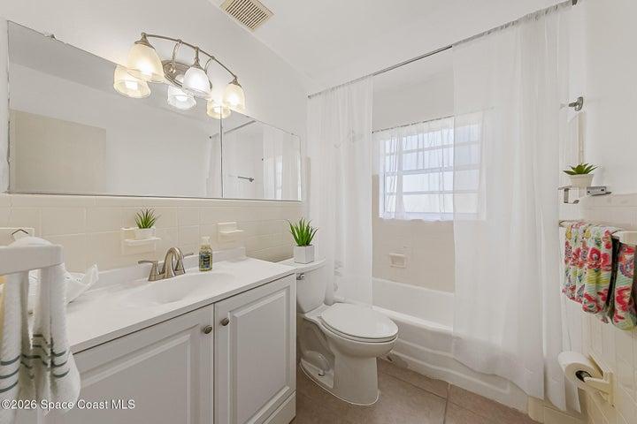 Full guest bath